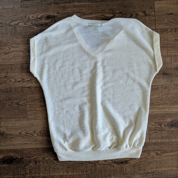 3/$15 Cream top size L - Picture 2 of 3